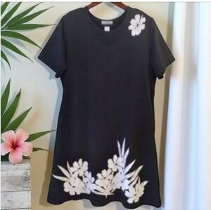 Draper's & Damon's  Black Floral T-Shirt Dress with Pockets